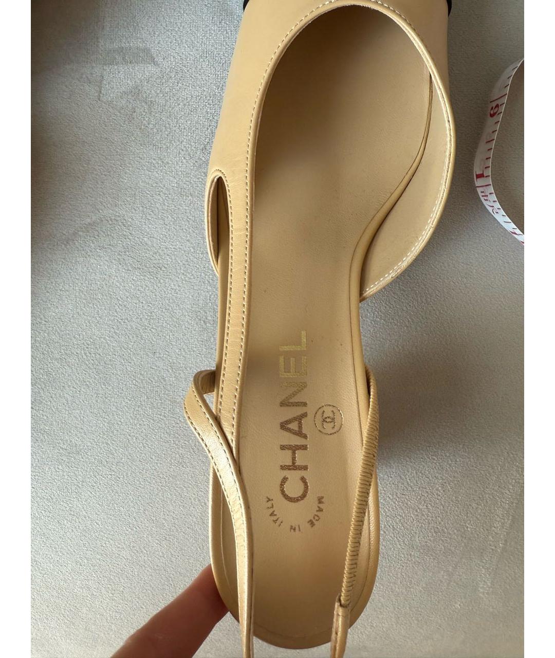 CHANEL Бежевые кожаные лодочки на низком каблуке, фото 4