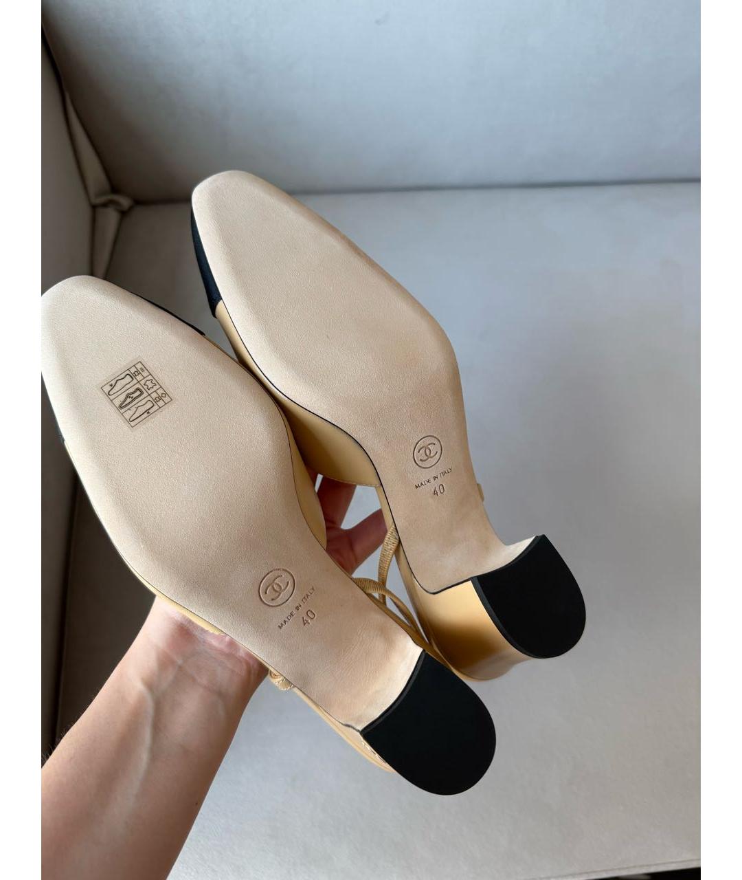 CHANEL Бежевые кожаные лодочки на низком каблуке, фото 3