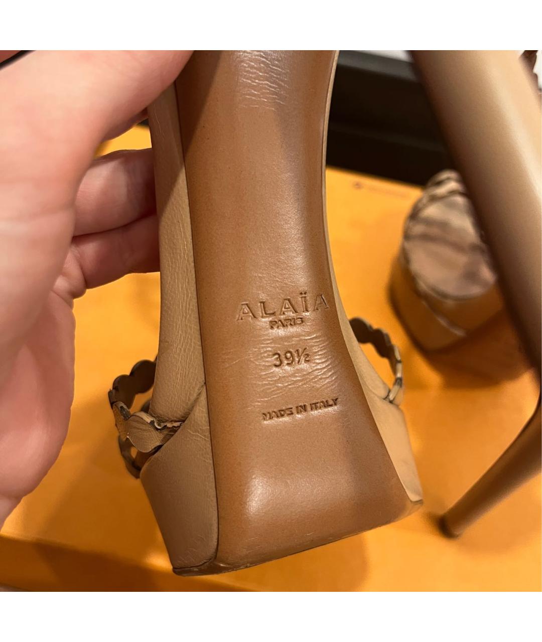 ALAIA Бежевые кожаные босоножки, фото 7