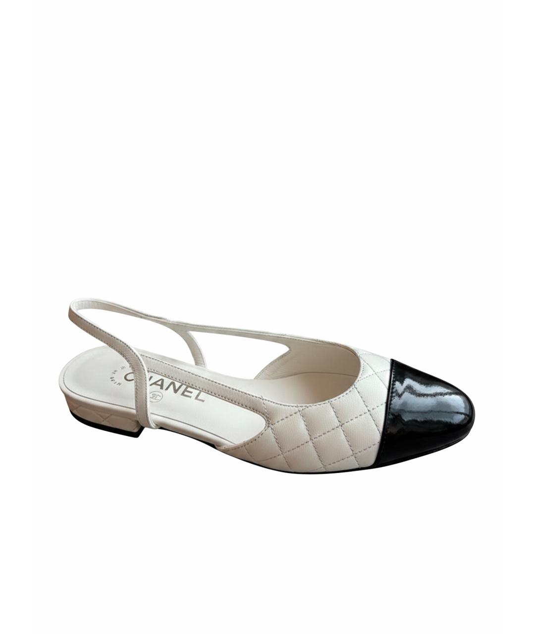 CHANEL Белые кожаные лодочки на низком каблуке, фото 1