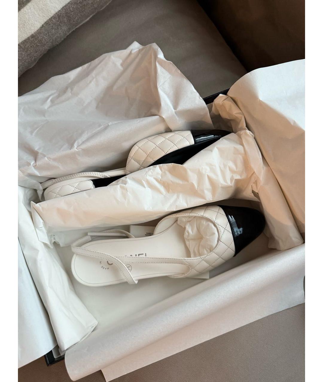 CHANEL Белые кожаные лодочки на низком каблуке, фото 6