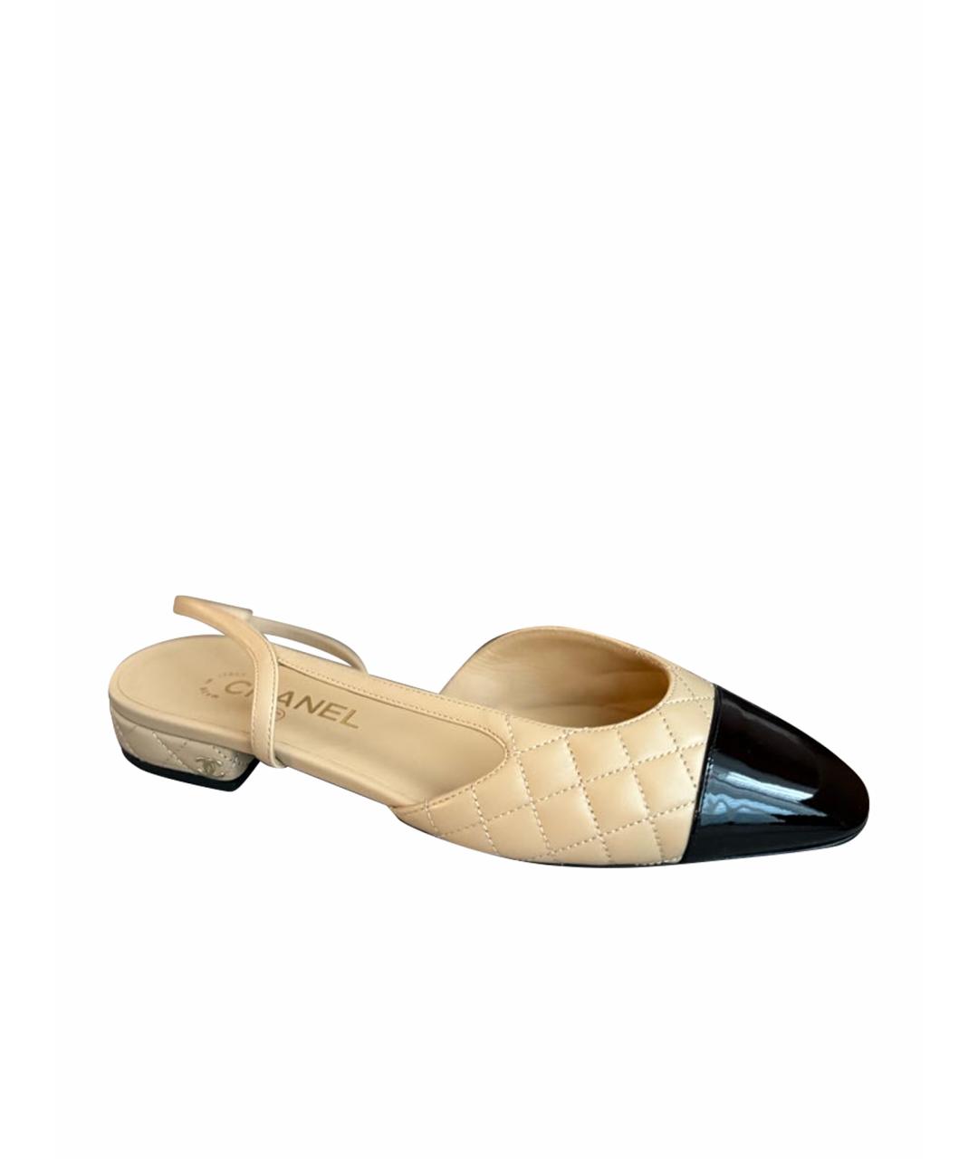 CHANEL Бежевые кожаные лодочки на низком каблуке, фото 1