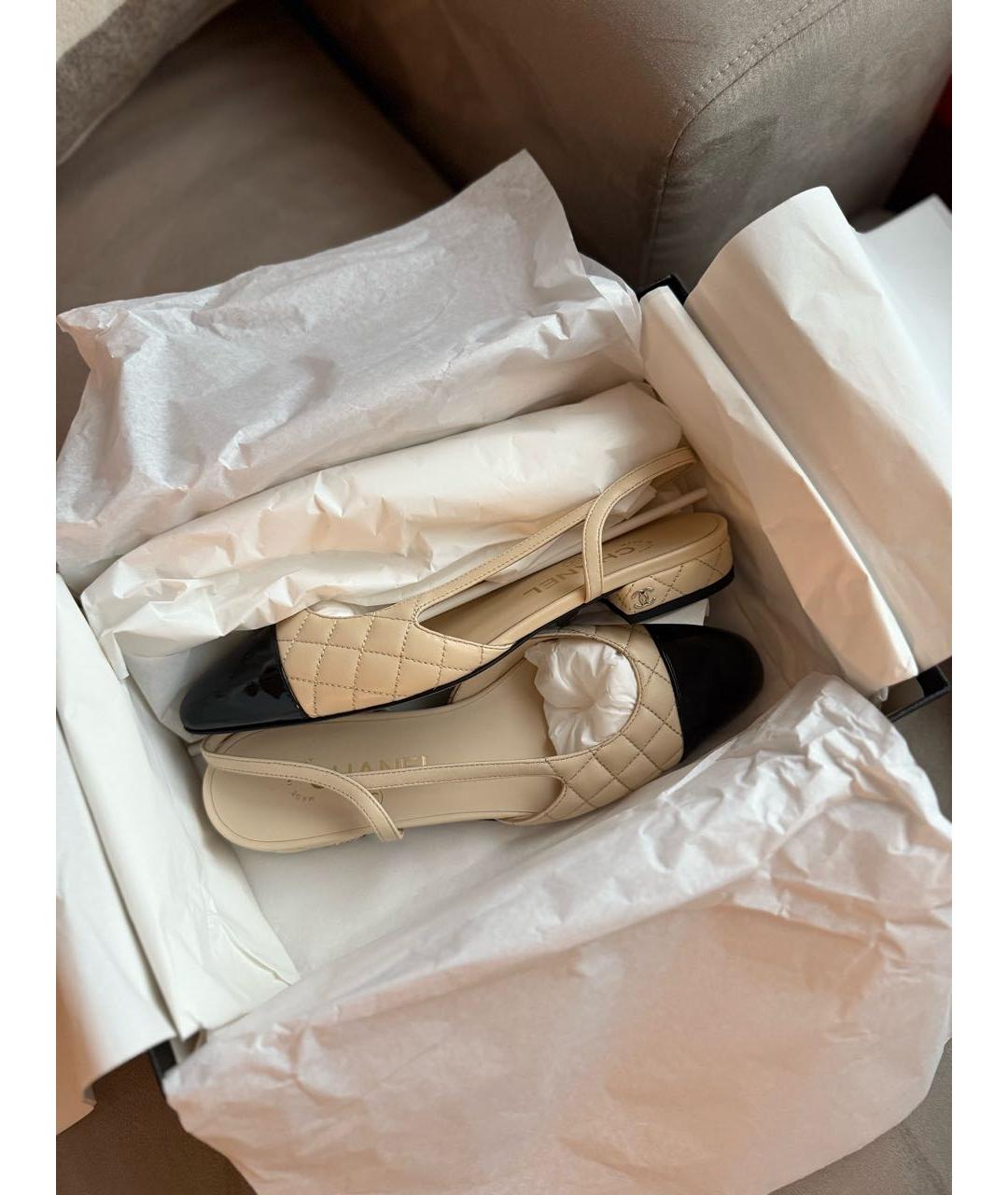 CHANEL Бежевые кожаные лодочки на низком каблуке, фото 4