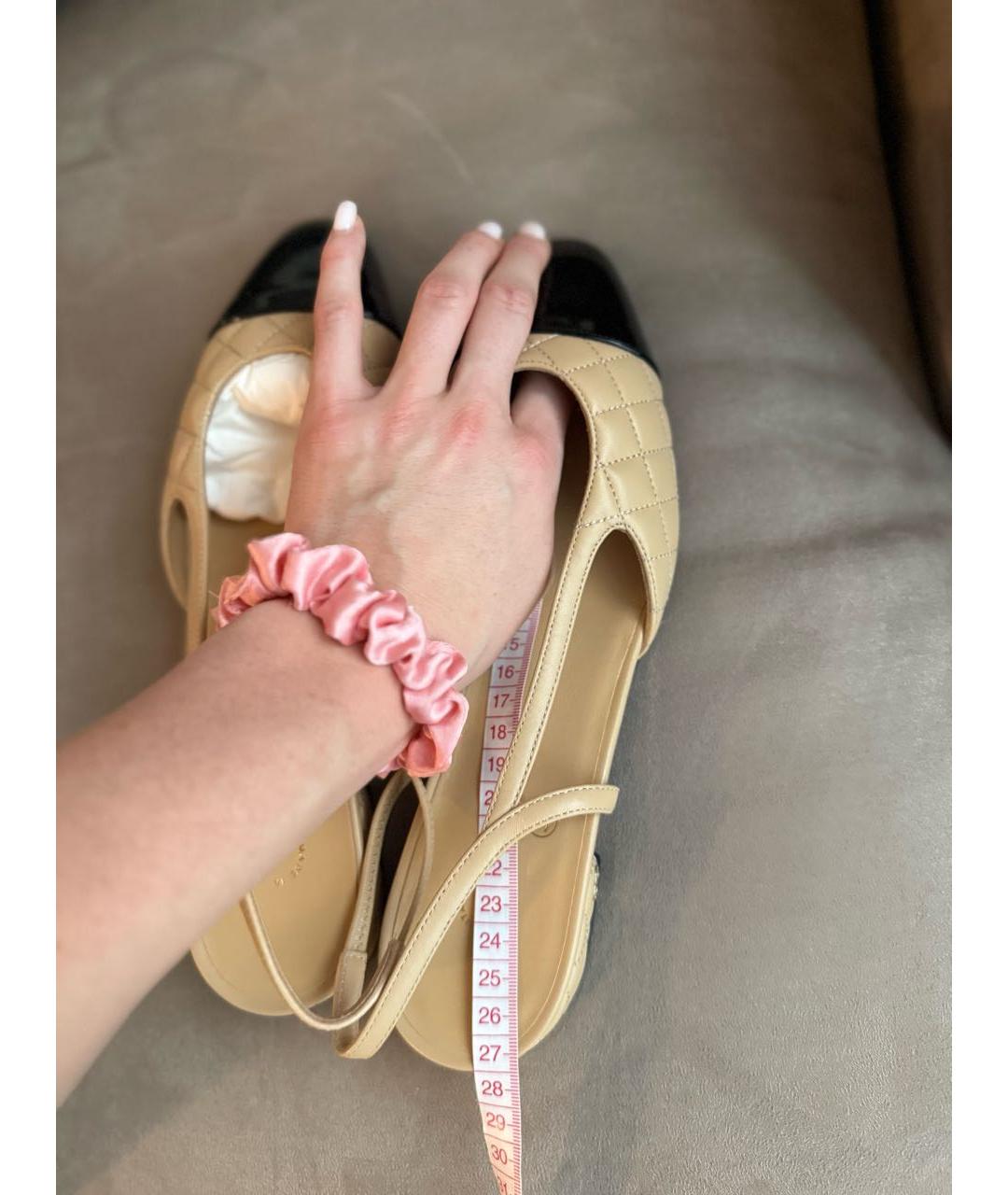 CHANEL Бежевые кожаные лодочки на низком каблуке, фото 2