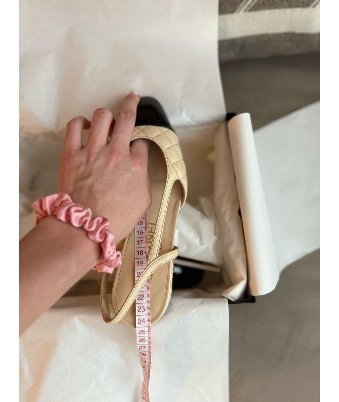 CHANEL Бежевые кожаные лодочки на низком каблуке, фото 4