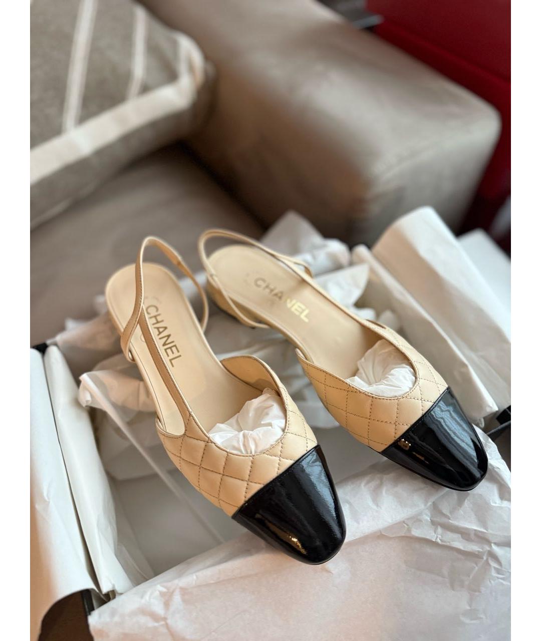 CHANEL Бежевые кожаные лодочки на низком каблуке, фото 3