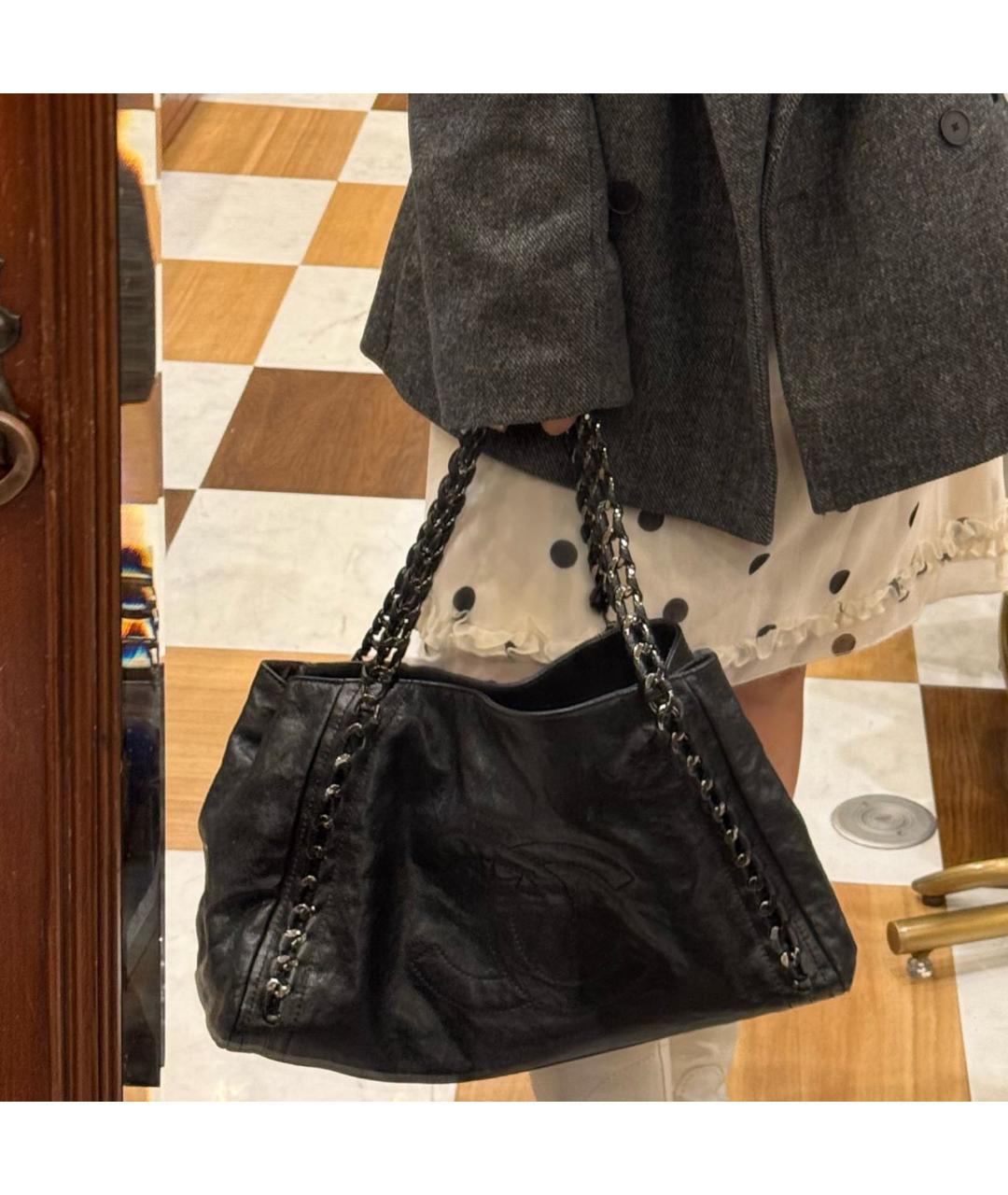 CHANEL Черная кожаная сумка с короткими ручками, фото 8