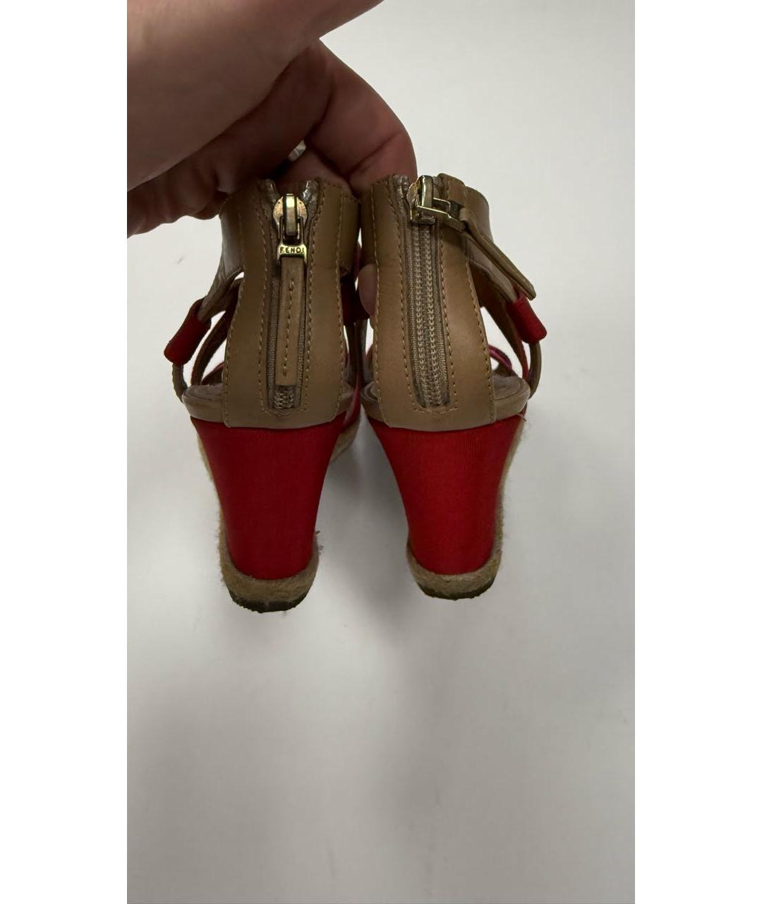 FENDI Красные текстильные босоножки, фото 4