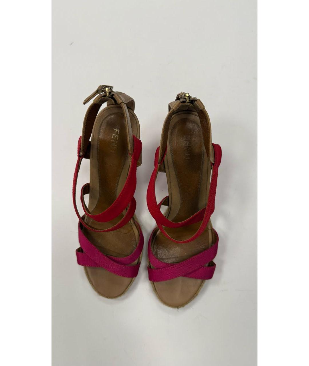 FENDI Красные текстильные босоножки, фото 2