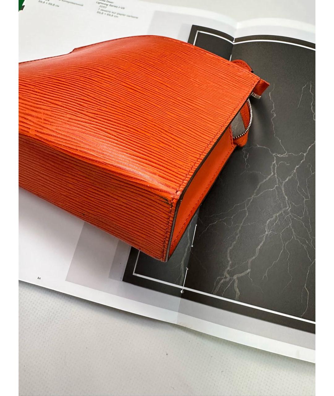 LOUIS VUITTON Оранжевая кожаная косметичка, фото 7