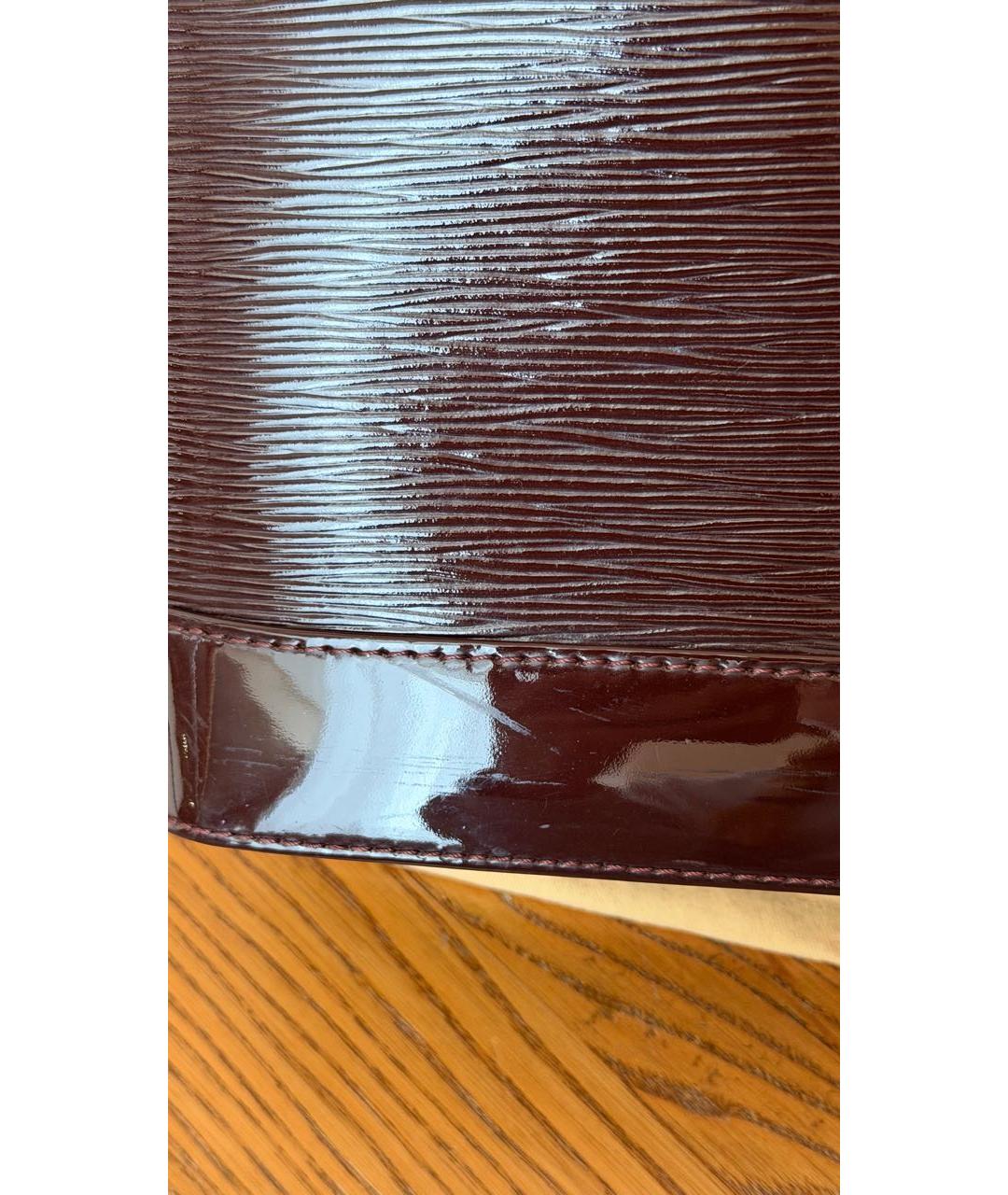 LOUIS VUITTON Бордовая сумка с короткими ручками из лакированной кожи, фото 6