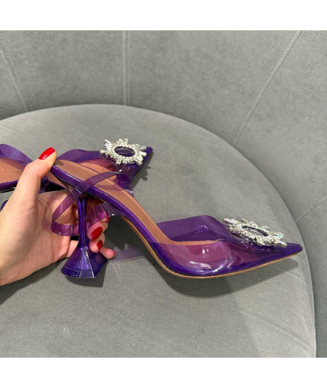 Amina Muaddi Фиолетовые резиновые босоножки, фото 6