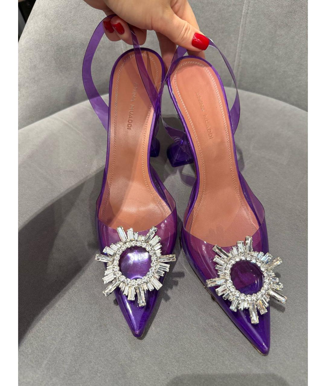 Amina Muaddi Фиолетовые резиновые босоножки, фото 3