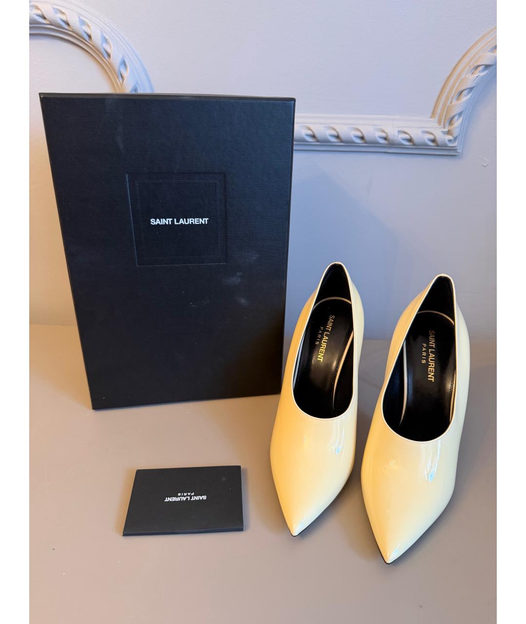 SAINT LAURENT Бежевые туфли из лакированной кожи, фото 2