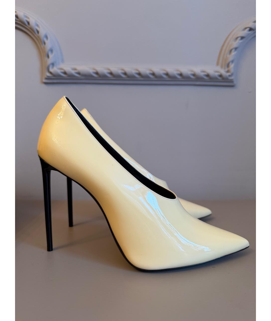 SAINT LAURENT Бежевые туфли из лакированной кожи, фото 9