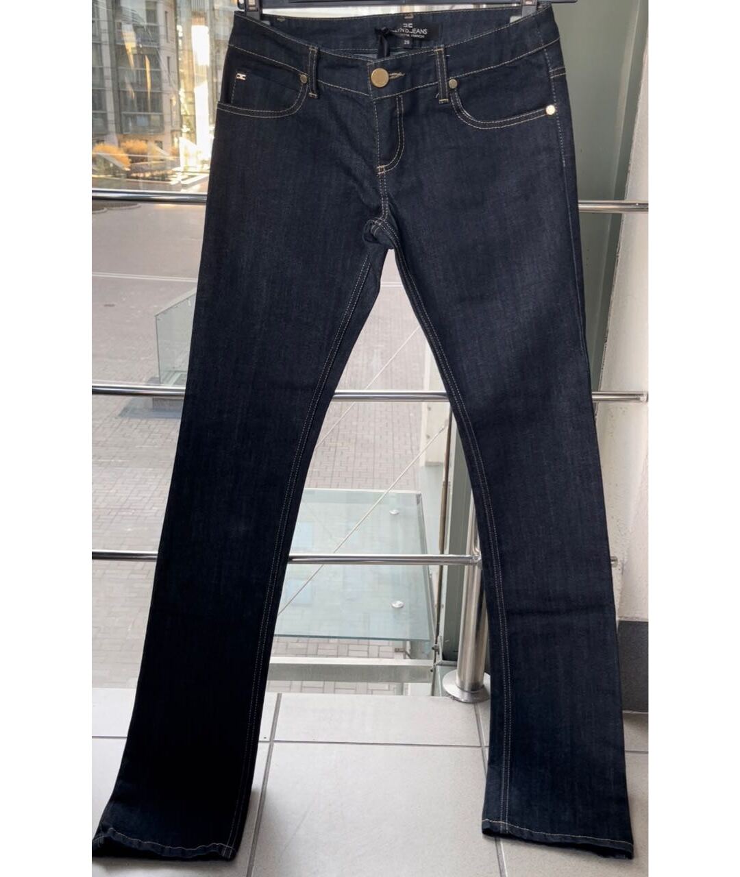 ELISABETTA FRANCHI Синие хлопко-эластановые прямые джинсы, фото 4