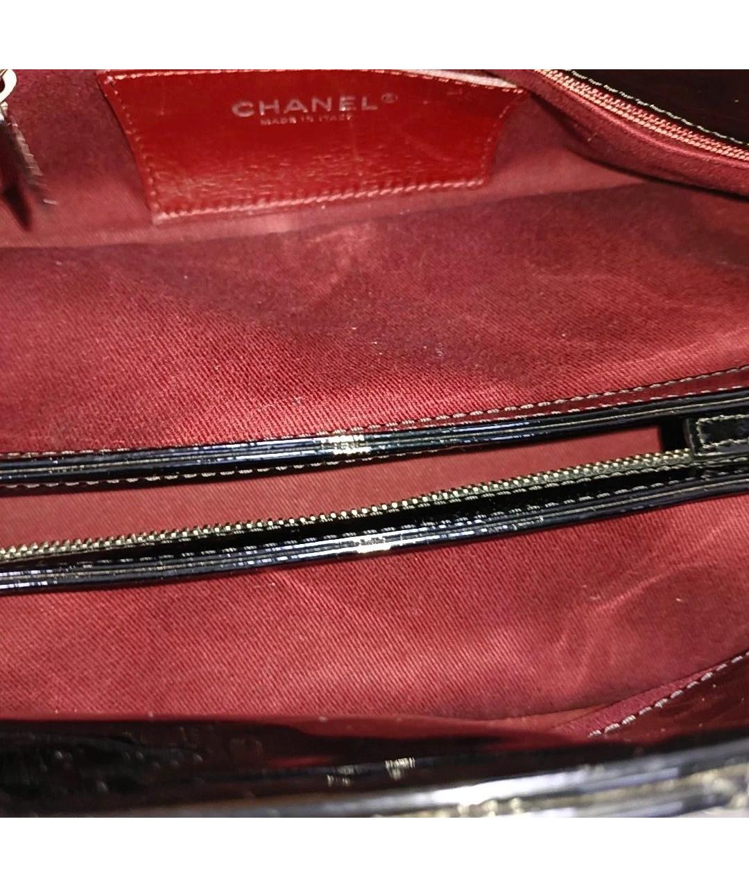 CHANEL Черная сумка через плечо из лакированной кожи, фото 8