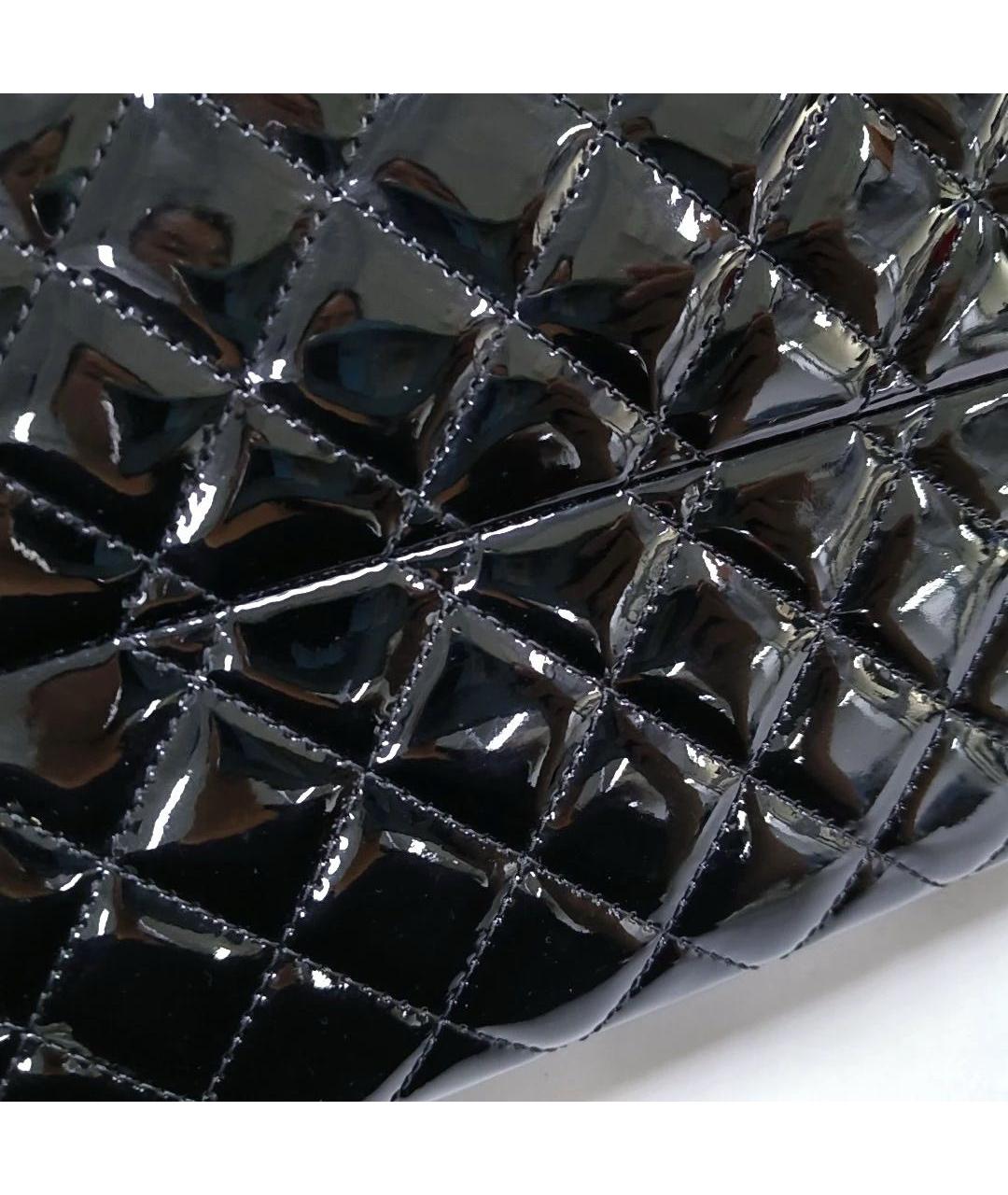 CHANEL Черная сумка через плечо из лакированной кожи, фото 7