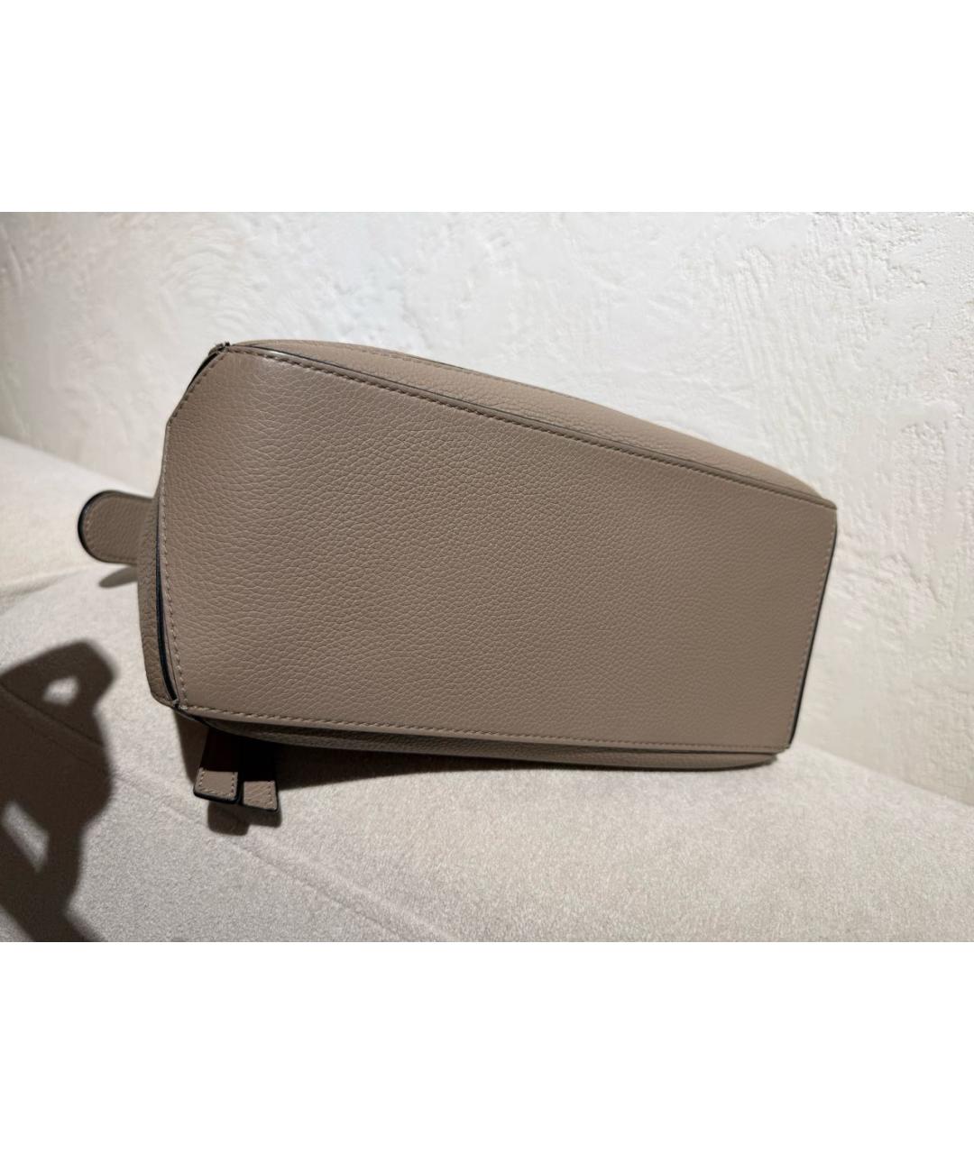 LOEWE Бежевая кожаная сумка с короткими ручками, фото 5