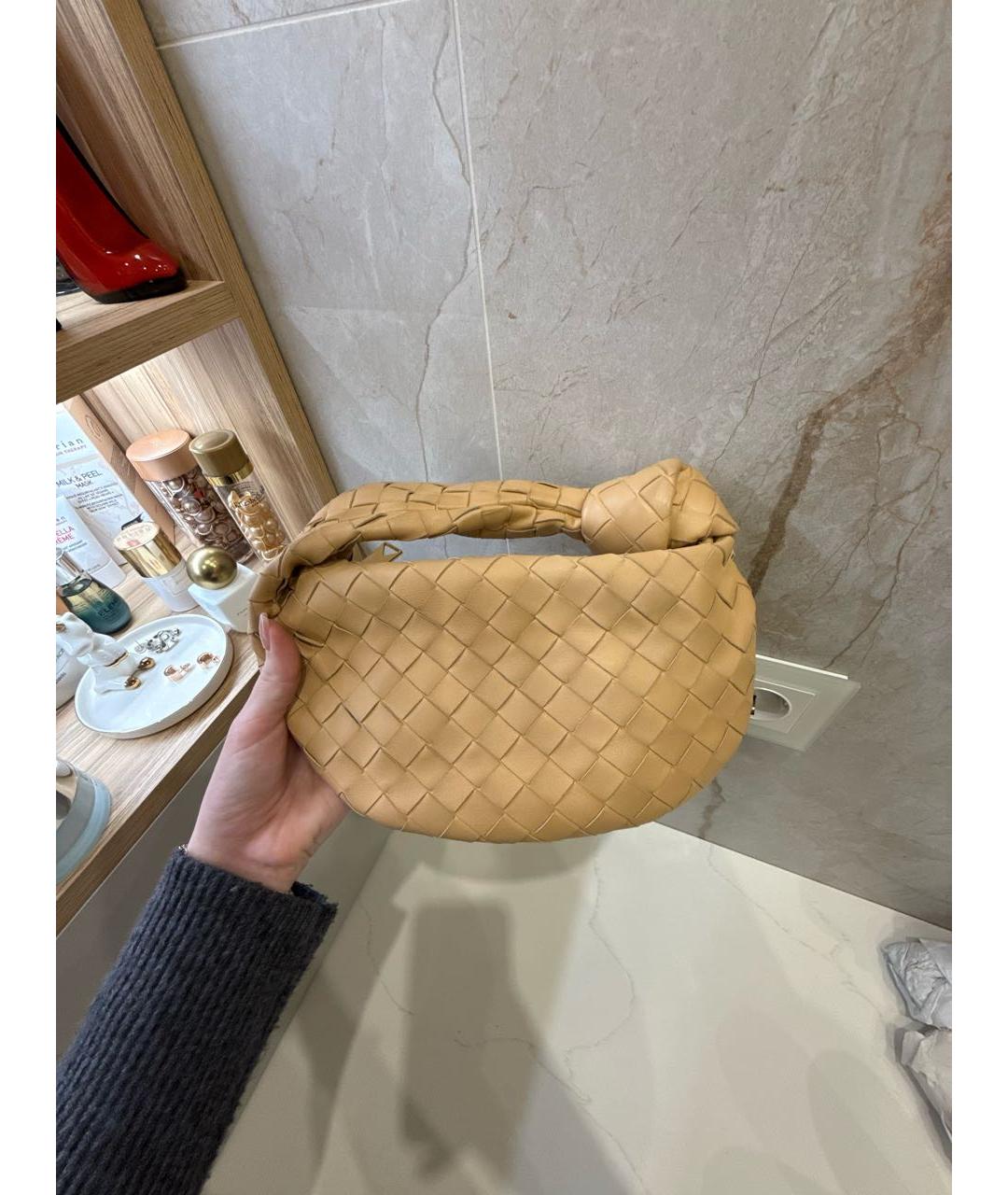 BOTTEGA VENETA Бежевая кожаная сумка с короткими ручками, фото 4