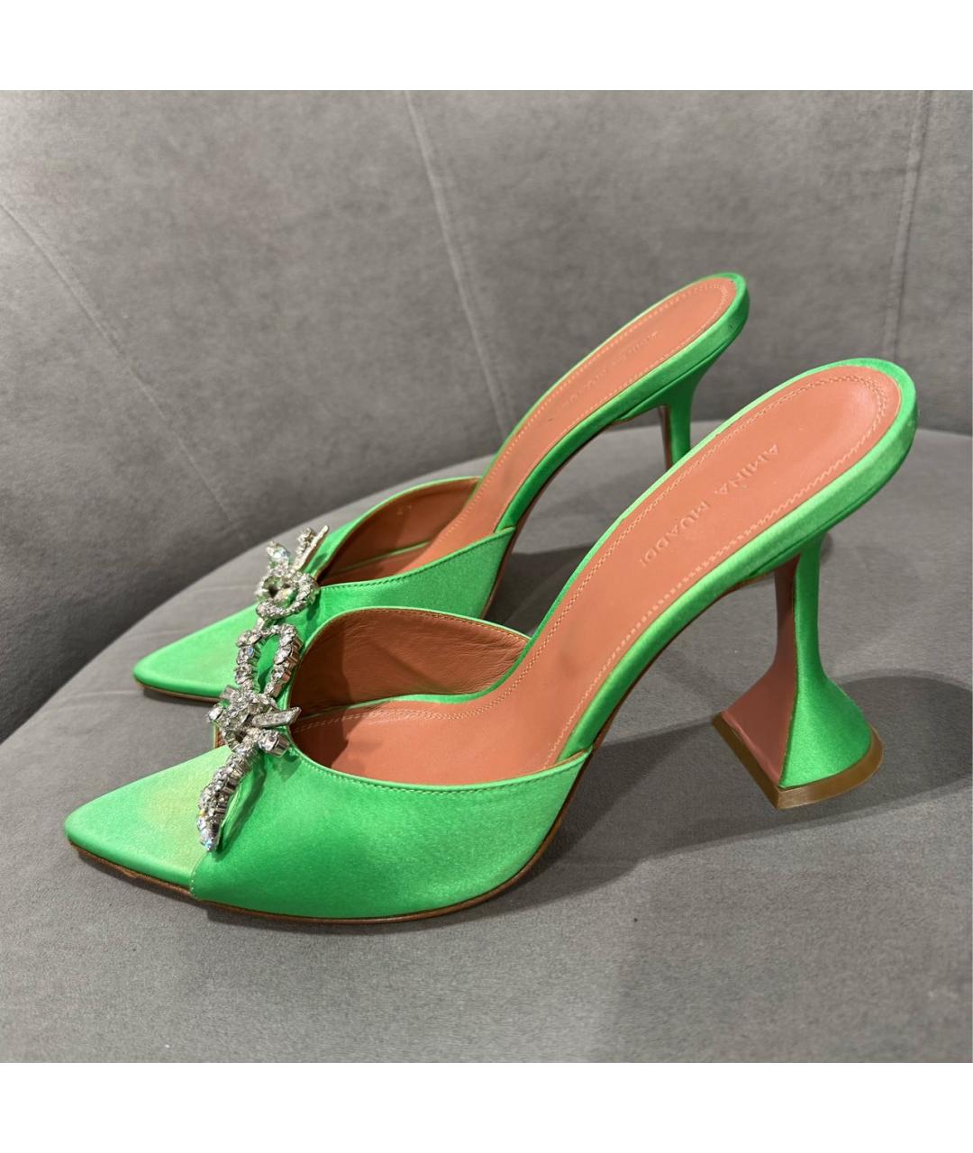 Amina Muaddi Салатовые текстильные мюли, фото 4