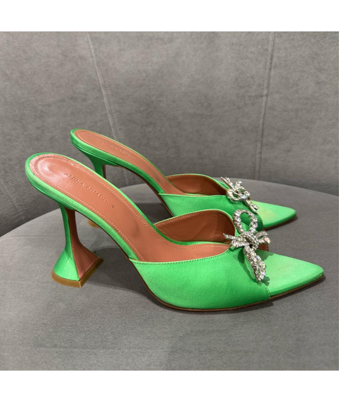 Amina Muaddi Салатовые текстильные мюли, фото 9