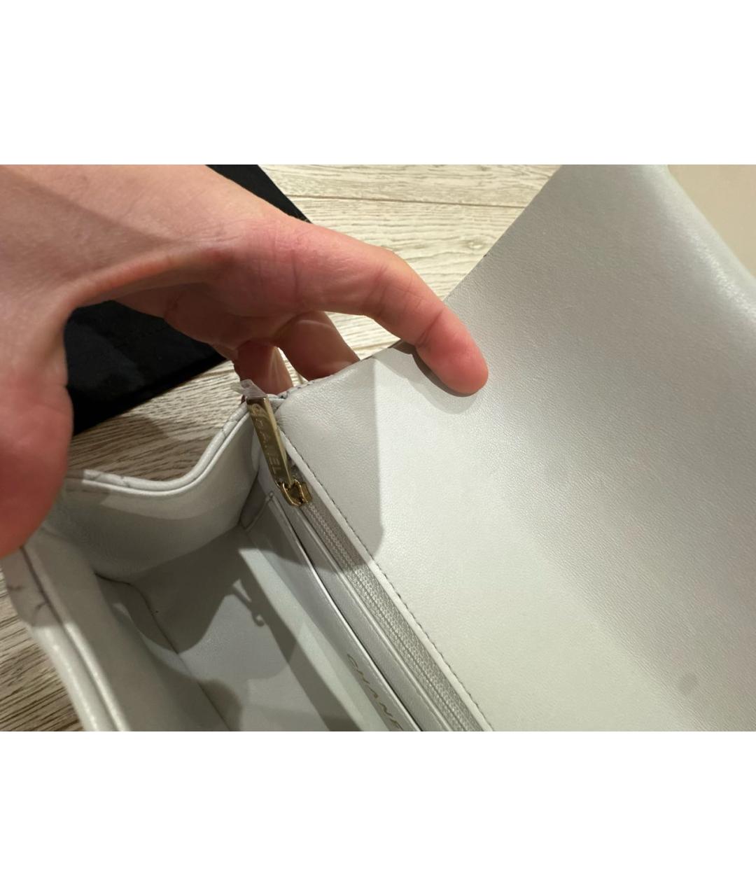 CHANEL Серая кожаная сумка с короткими ручками, фото 5