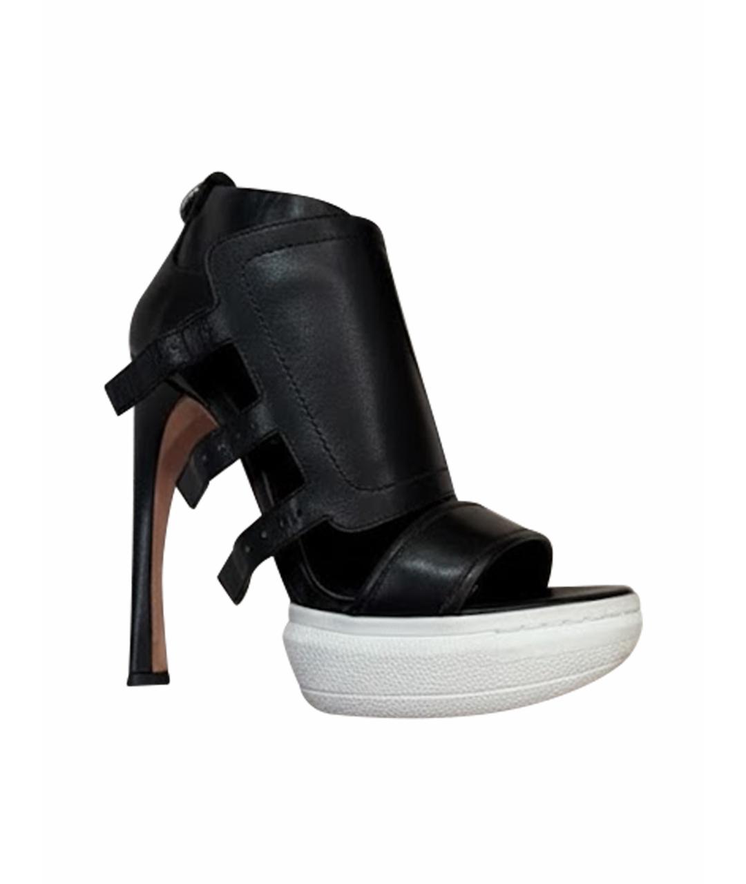 ALEXANDER MCQUEEN Черные кожаные босоножки, фото 1