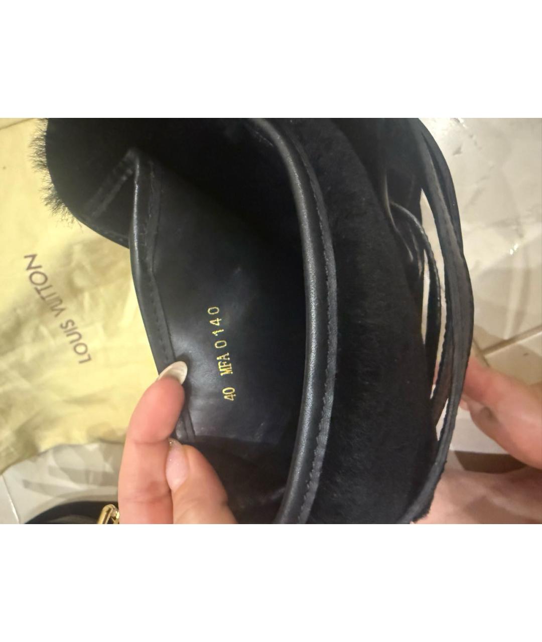 LOUIS VUITTON Черные замшевые сапоги, фото 4