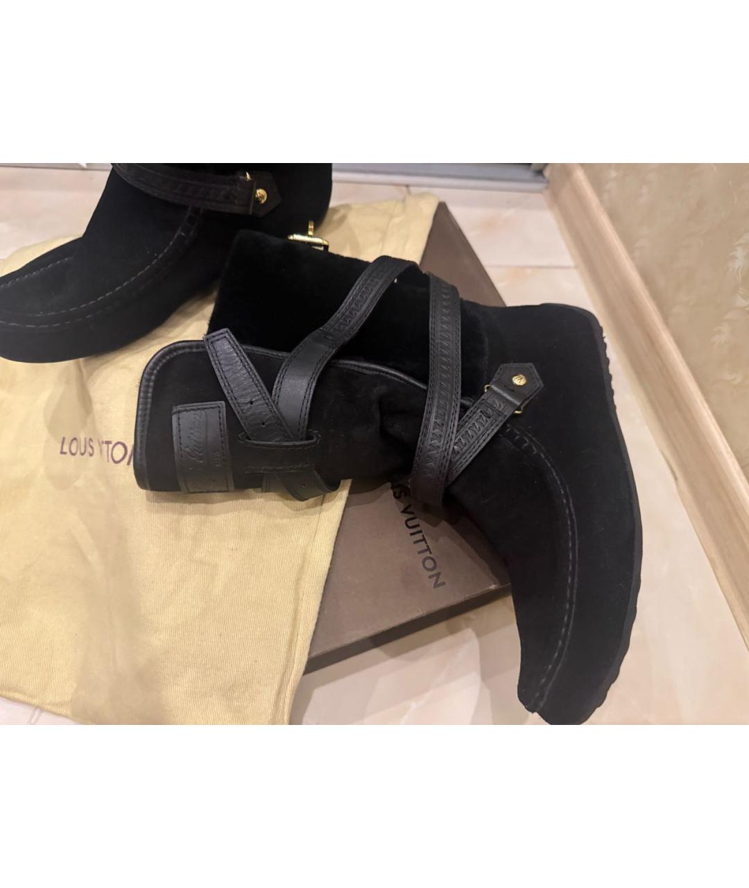 LOUIS VUITTON Черные замшевые сапоги, фото 3