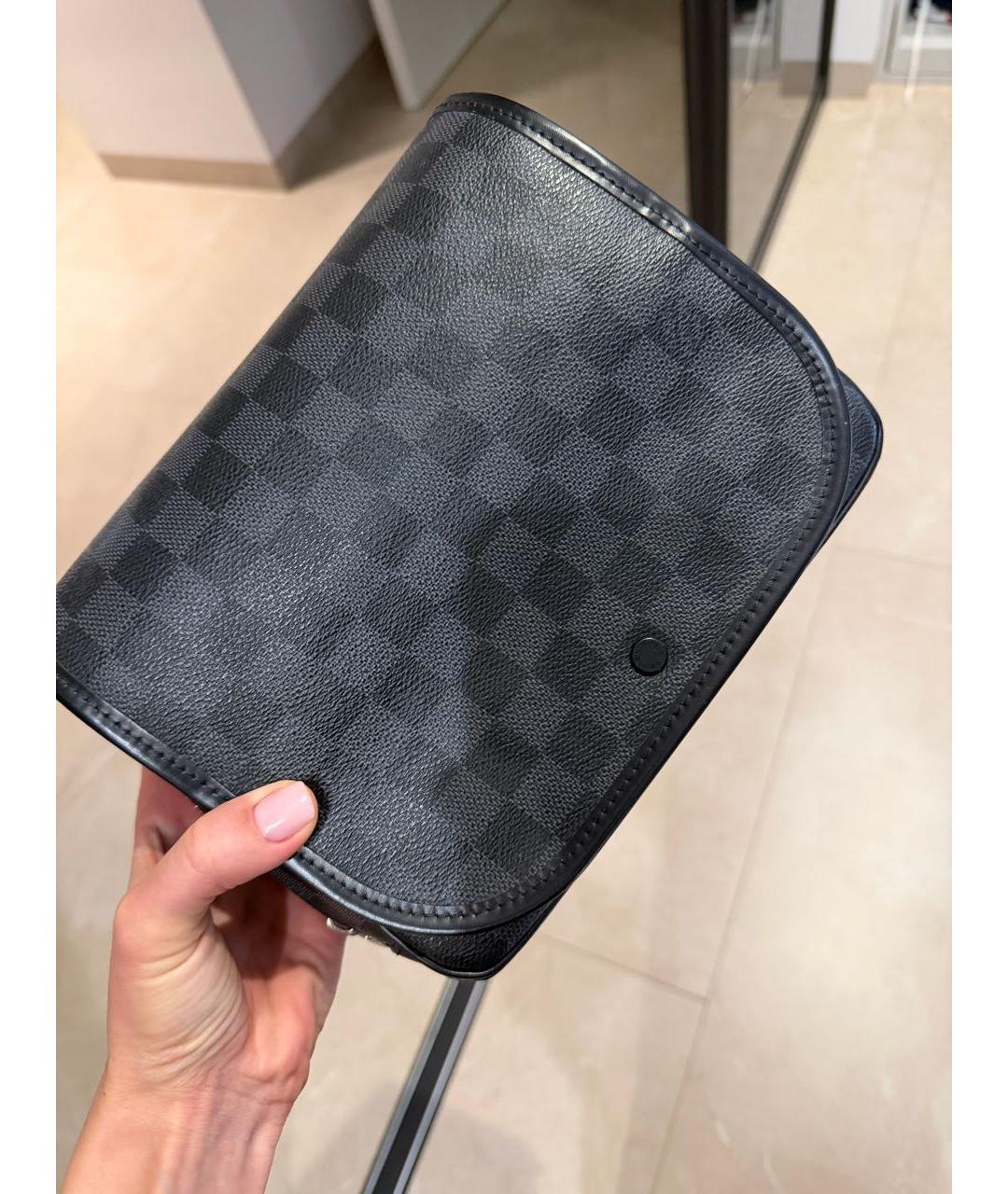 LOUIS VUITTON Антрацитовая кожаная косметичка, фото 4