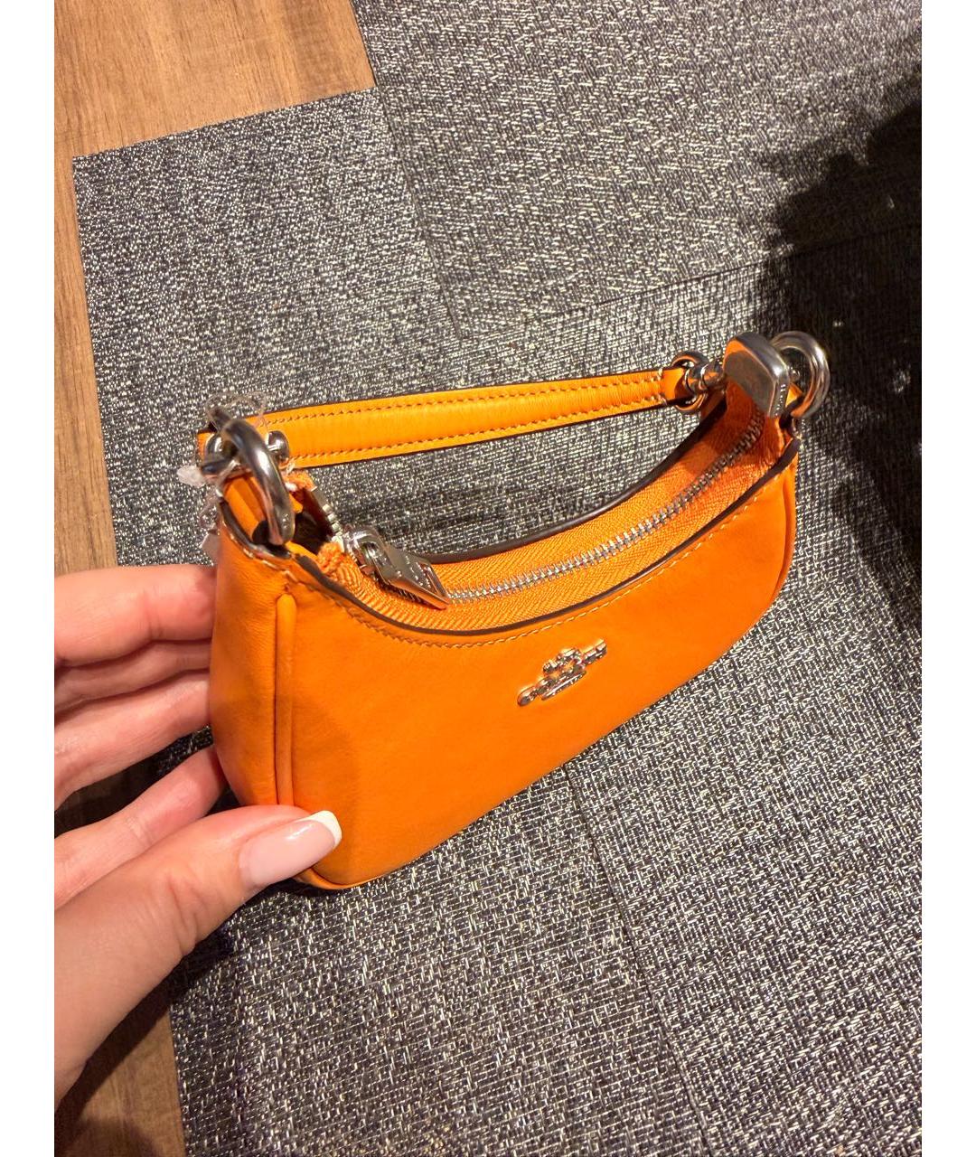 COACH Оранжевая кожаная сумка с короткими ручками, фото 3