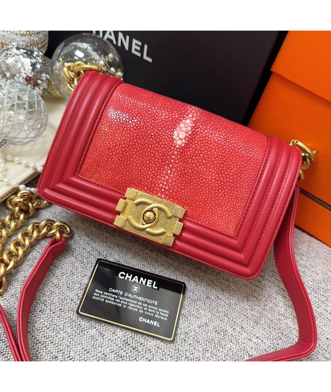 CHANEL Красная сумка через плечо из экзотической кожи, фото 2