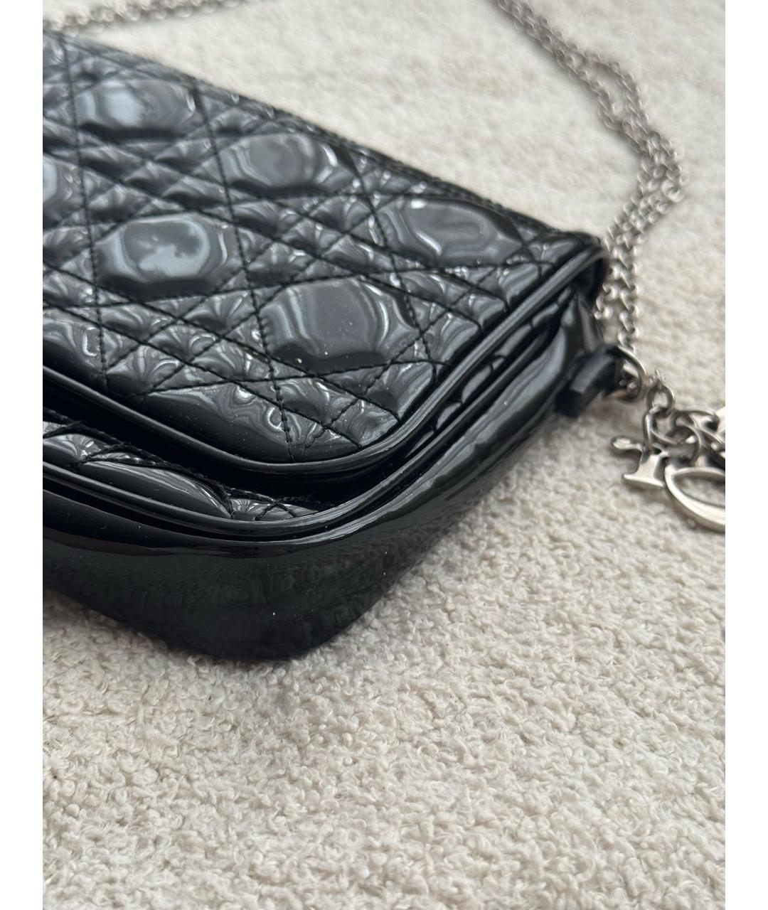 CHRISTIAN DIOR Черная сумка через плечо из лакированной кожи, фото 3