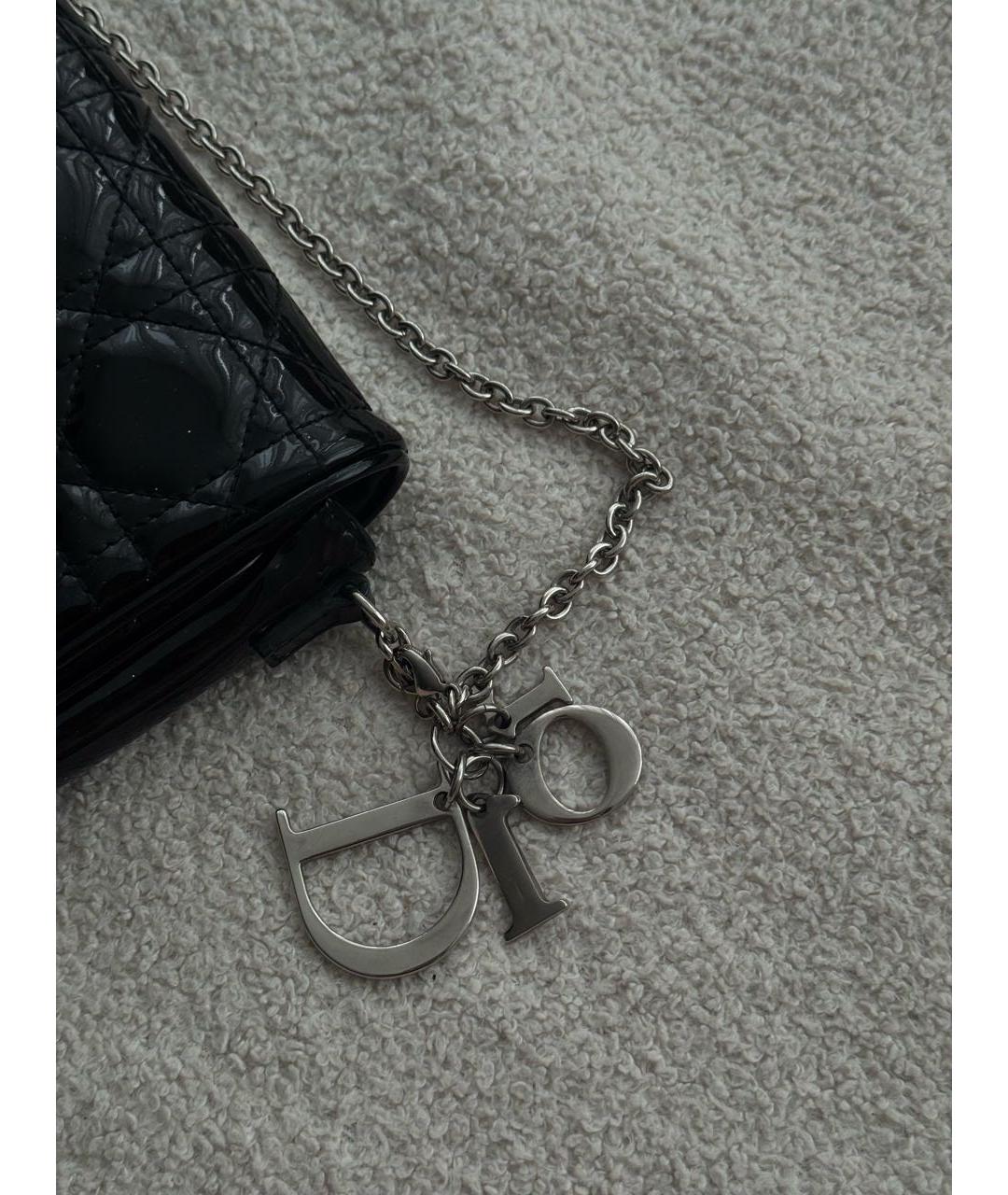 CHRISTIAN DIOR Черная сумка через плечо из лакированной кожи, фото 2