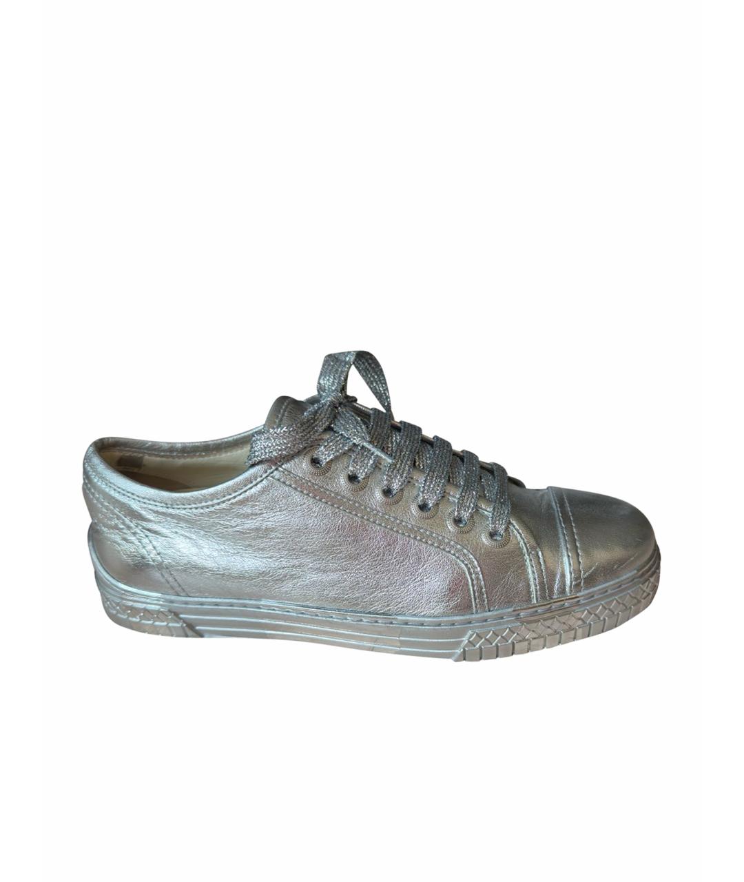 CHANEL Серебряные кожаные кеды, фото 1