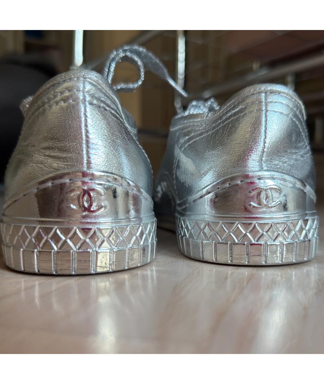 CHANEL Серебряные кожаные кеды, фото 4