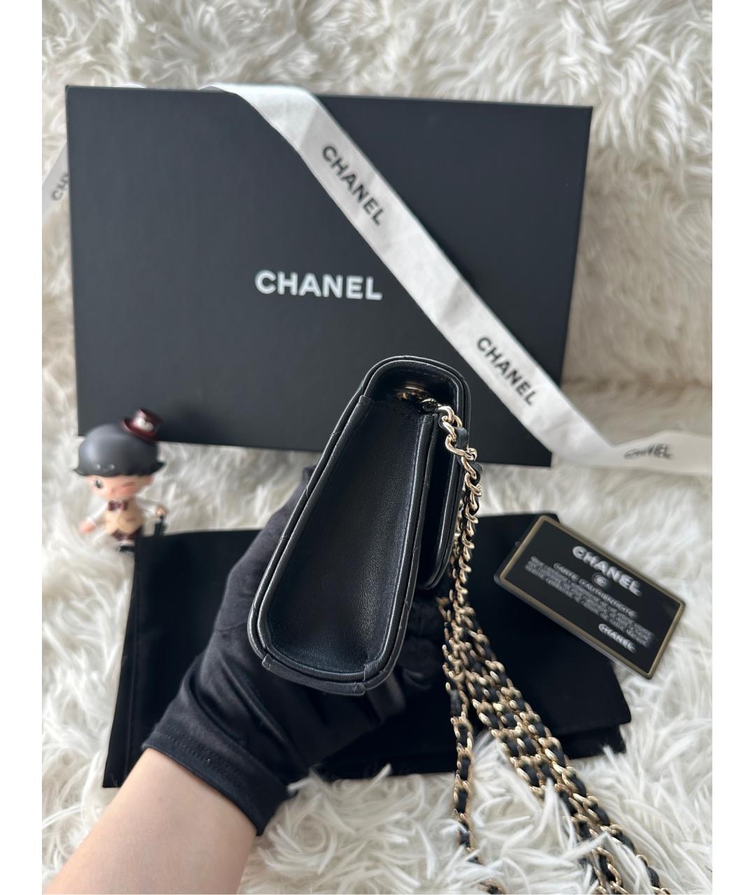 CHANEL BEAUTY Черная кожаная сумка через плечо, фото 4