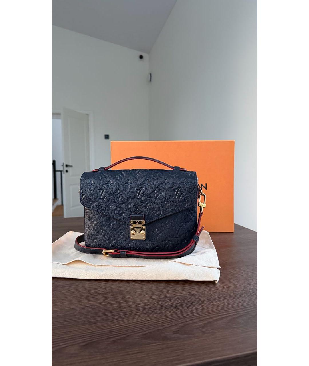 LOUIS VUITTON Темно-синяя кожаная сумка через плечо, фото 8