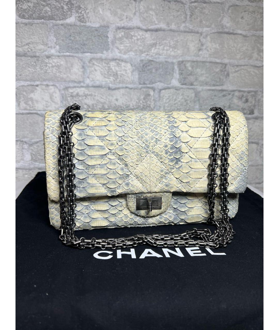 CHANEL Бежевая сумка через плечо из экзотической кожи, фото 3