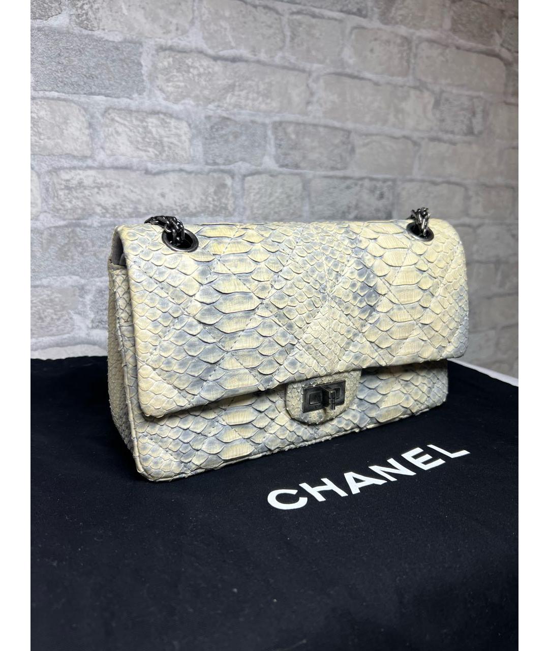 CHANEL Бежевая сумка через плечо из экзотической кожи, фото 2