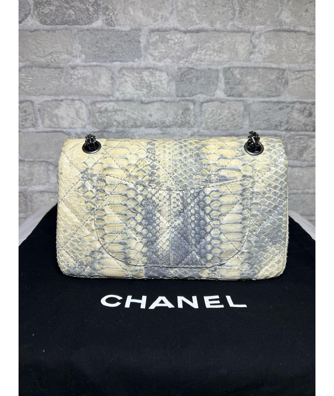 CHANEL Бежевая сумка через плечо из экзотической кожи, фото 4