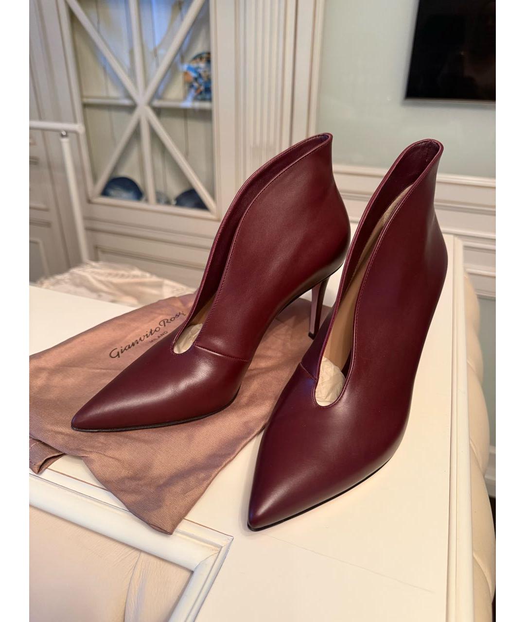 GIANVITO ROSSI Бордовые кожаные ботильоны, фото 2