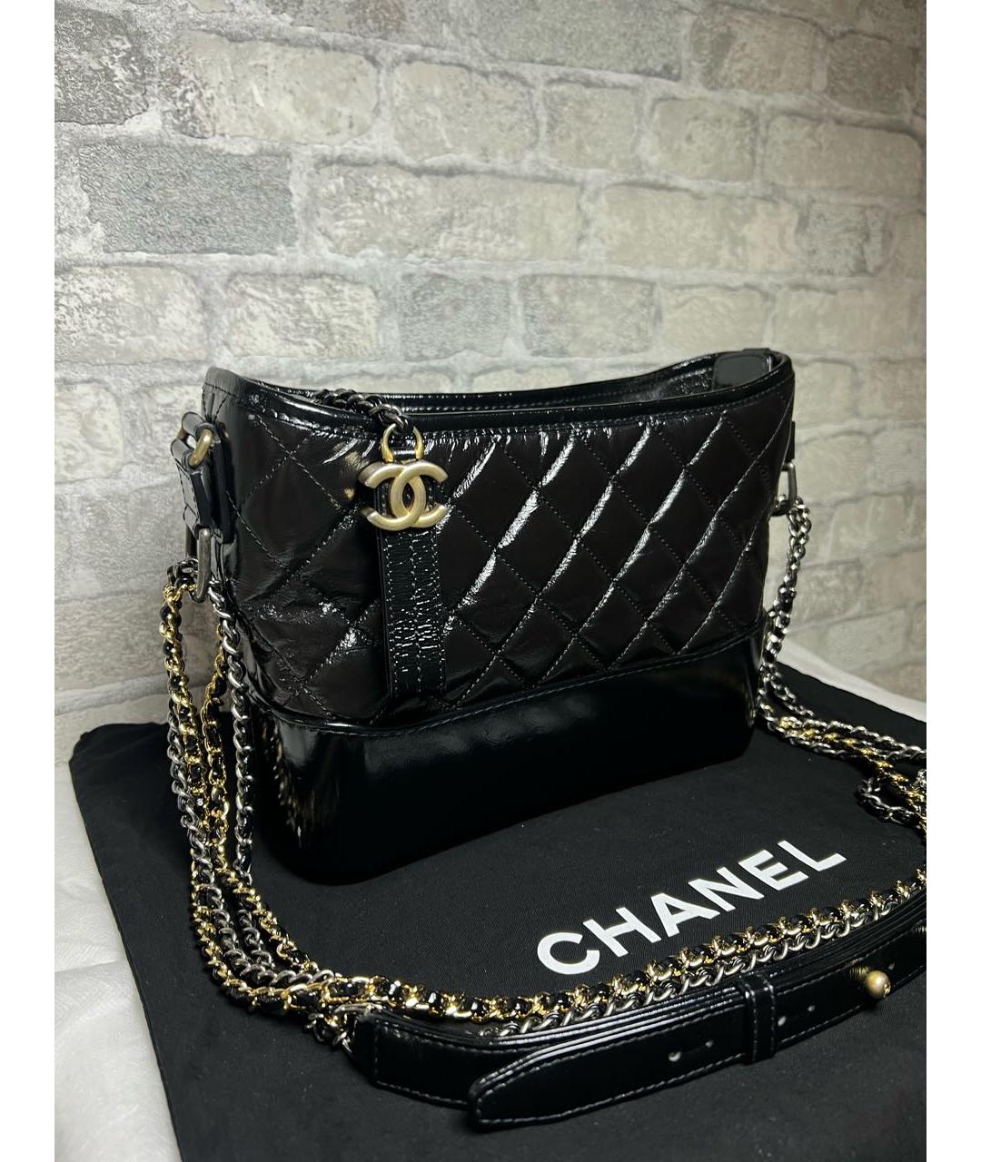 CHANEL Черная сумка через плечо из лакированной кожи, фото 2