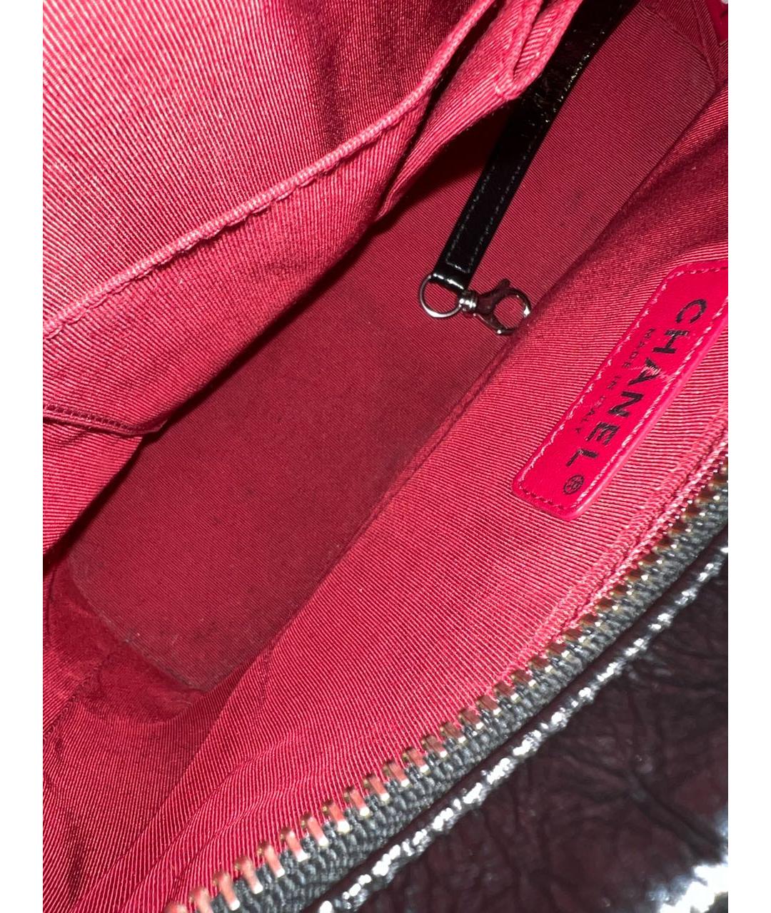 CHANEL Черная сумка через плечо из лакированной кожи, фото 7