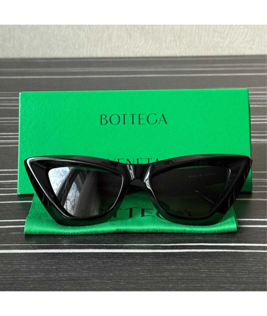 BOTTEGA VENETA Черные пластиковые солнцезащитные очки, фото 4
