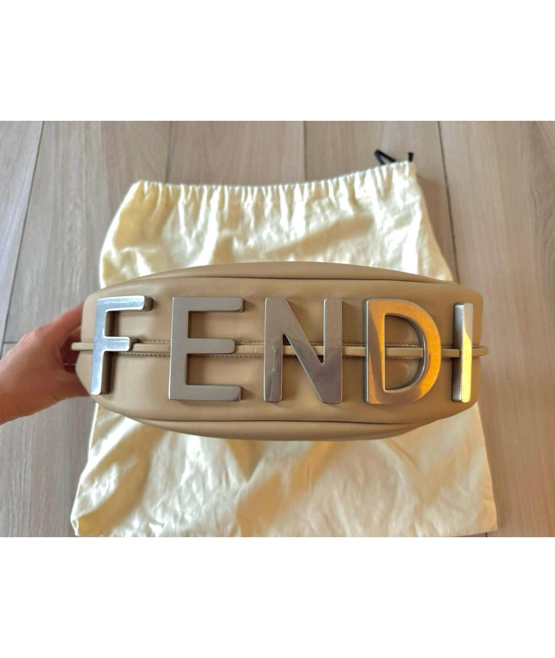 FENDI Бежевая кожаная сумка с короткими ручками, фото 6