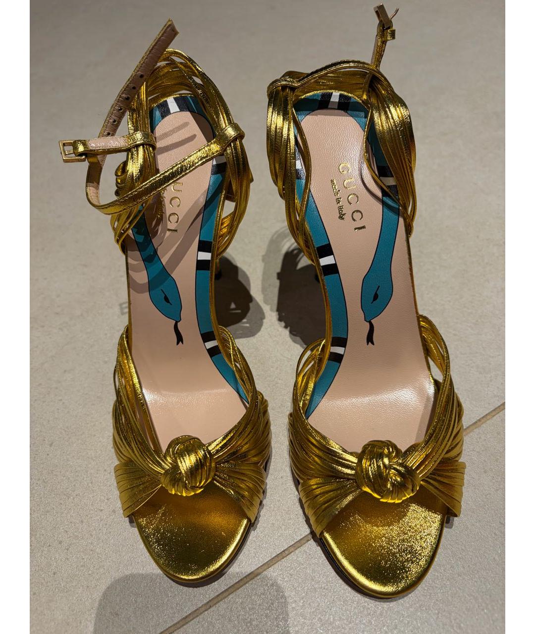GUCCI Золотые кожаные босоножки, фото 2