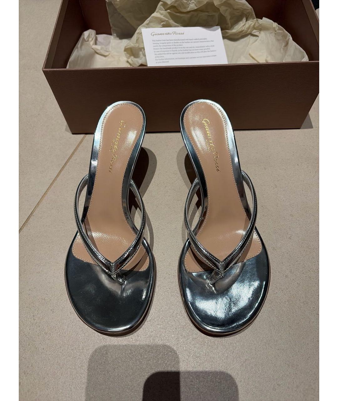 GIANVITO ROSSI Серебряные мюли из лакированной кожи, фото 2