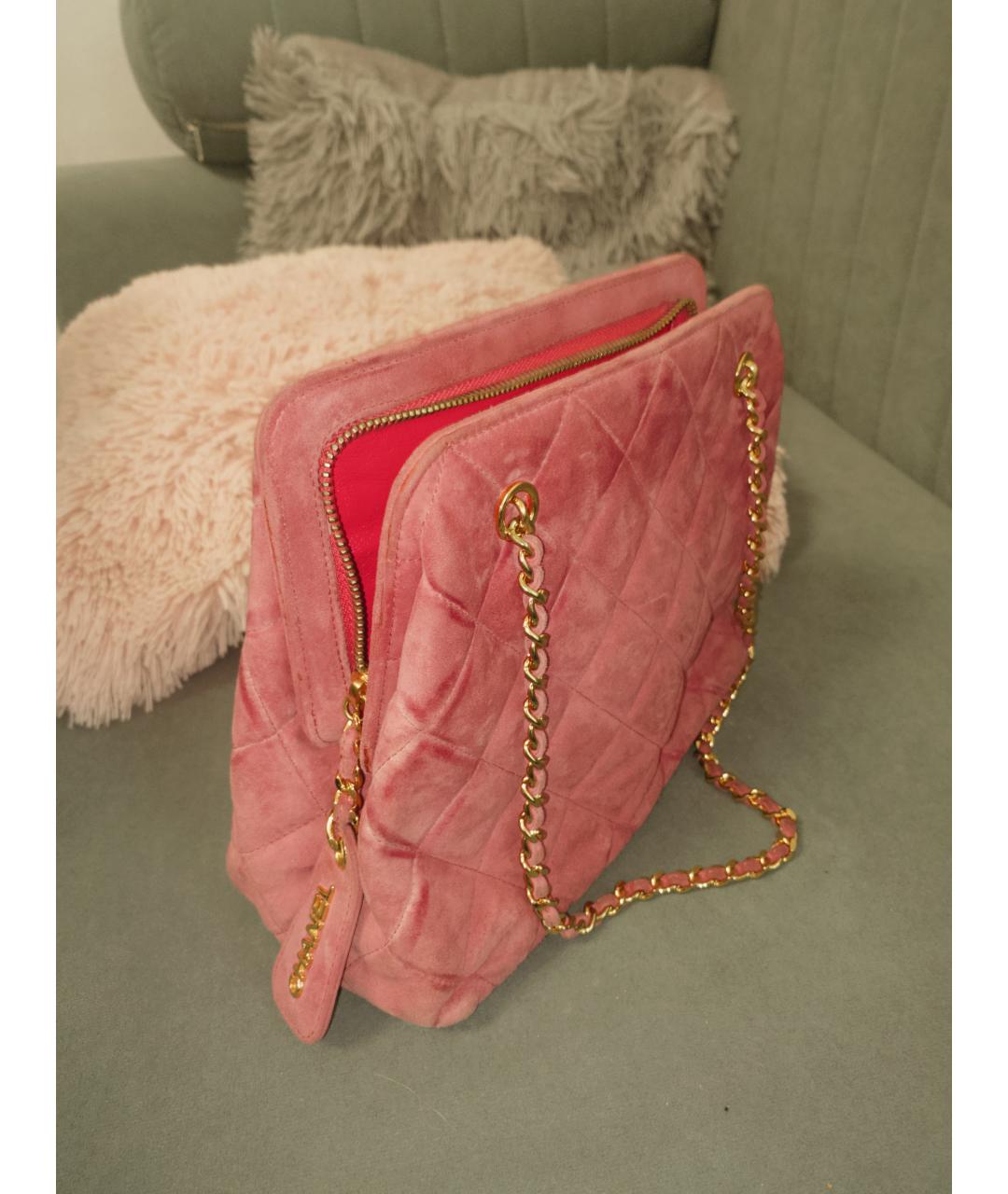 CHANEL Розовая бархатная сумка с короткими ручками, фото 5